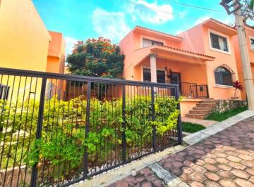Casa de 4 habitaciones, Cuernavaca · Casa Sola de 250 m² con 3 Recámaras en Venta en Las Palmas
