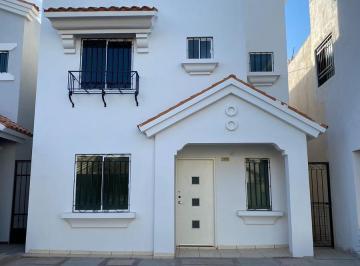 Casa · 120m² · 4 Recámaras · 2 Estacionamientos · Casa en Stanza Toscana