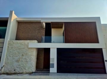 Casa · 329m² · 3 Recámaras · 2 Estacionamientos · Residencia de Lujo en Fraccionamiento Las Palmas