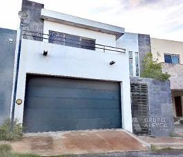 Casa · 234m² · 3 Recámaras · 2 Estacionamientos · Casa en Venta en Lomas Universidad