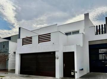 1 · Casa en Venta en Puerta de Hierro