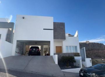 Casa de 3 habitaciones, Chihuahua · Casa en Venta en Lomas del Pedregalzona de Alta Plusvalíaconstrucción 560 M&sup2;terreno 400 m².