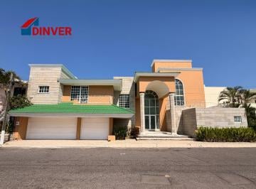 Casa de 5 habitaciones, Boca del Río · ¡La Mejor Dirección No Se Busca, Se Elige! ¡Costa de Oro Te Espera!
