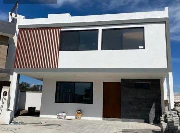 Casa · 200m² · 3 Recámaras · 2 Estacionamientos · Casa en Codominio Zen Life Residencial II