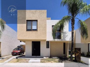 Casa · 160m² · 3 Recámaras · 3 Estacionamientos · Casa en Fraccionamiento Puerta Real