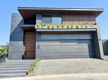 Casa de 4 habitaciones, León · Casa con 560.890 m² de Terreno, 4 Recámaras en Venta en Residencial El Molino