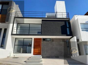 Casa · 4 Recámaras · 2 Estacionamientos · Casa en Corregidora