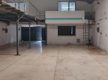 Bodega comercial , Guadalajara · Excelente Bodega con Oficinas en Renta en La Colonia Santa María