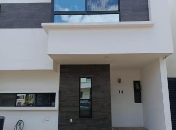Casa · 156m² · 3 Recámaras · 2 Estacionamientos · Se Vende Casa en Zona Sur