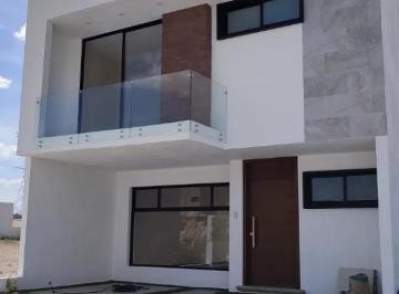 Casa · 150m² · 3 Recámaras · 2 Estacionamientos · Casa en Fraccionamiento Capital Sur