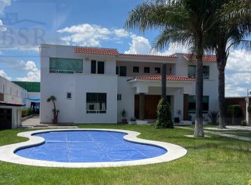 Casa · 5 Recámaras · 8 Estacionamientos · Casa en Venta Mision Ntilaco Colinas del Bosque Corregidora