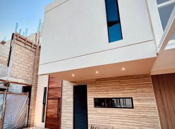 Casa · 160m² · 3 Recámaras · 2 Estacionamientos · Casa Arbolada Residencial