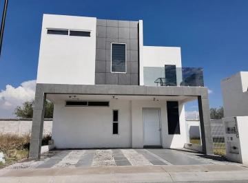 Casa · 144m² · 4 Recámaras · 2 Estacionamientos · Casa en Corregidora