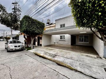Casa de 5 habitaciones, Zapopan · Casa en Venta $7,500,000en Tezozomoc N°000, Jardines del Sol, Cp. 45050, Zapopan, Jalisco, Méxic