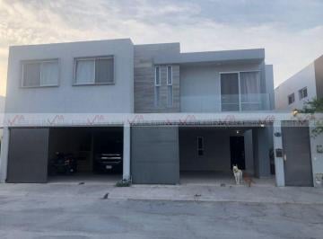Casa · 450m² · 4 Recámaras · 4 Estacionamientos · Casa en Venta en Dream Lagoons