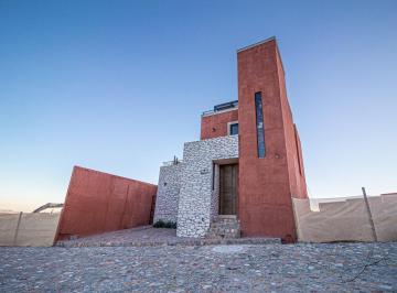 Casa · 3 Recámaras · 2 Estacionamientos · Casa en Venta en Privada La Joya, Mineral de Pozos. Excelente Para Retiro