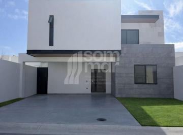 Casa de 4 habitaciones, Saltillo · Hermosa Residencia en Venta en Fraccionamiento La Escondida