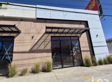 Local comercial · 43m² · 2 Recámaras · 1 Estacionamiento · Local en Renta Blvd Oscar Flores y Plutarco Elias
