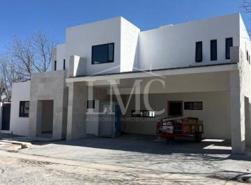 Casa en condominio de 4 habitaciones, Saltillo · En Renta Casa Nueva Equipada en Residencial San Alberto
