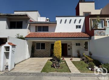 Casa · 205m² · 2 Recámaras · 3 Estacionamientos · Casa en Venta La Carcaña Cholula Puebla