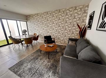 Casa · 140m² · 3 Recámaras · 2 Estacionamientos · Casa en Privada en Pozos