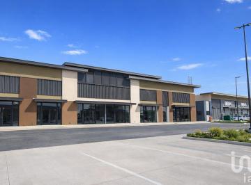 Local comercial · 468m² · 40 Estacionamientos · Locales en Renta en Plaza Comercial en Zona Las Torres