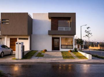 Casa de 3 habitaciones, Corregidora · Casa en Venta en Zona Los Candiles, 3 Recámaras, 2.5 Baños, Alberca, Hermosa!