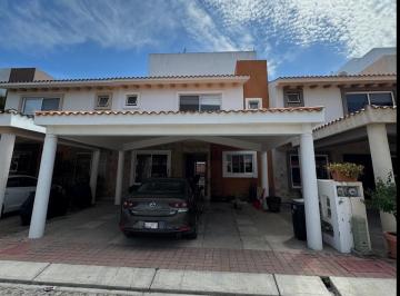 Casa · 190m² · 3 Recámaras · 2 Estacionamientos · Casa en Renta en El Secreto