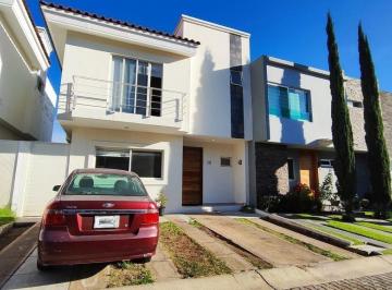 Casa en condominio · 200m² · 3 Recámaras · 2 Estacionamientos · Casa en Venta en Casa Fuerte, Tlajomulco