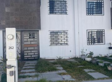 Casa · 3 Recámaras · 1 Estacionamiento · Casa en Renta, Heroes de León