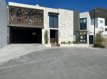 Casa · 428m² · 3 Recámaras · Casa en Venta en Carretera Nacional $11,950,000