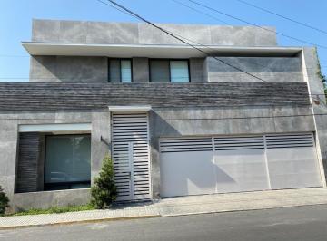 Casa · 528m² · 4 Recámaras · 3 Estacionamientos · Casa en Venta en Colonia del Valle Spgg