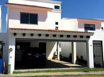 Casa · 250m² · 3 Recámaras · 2 Estacionamientos · Casa en Renta en El Cid