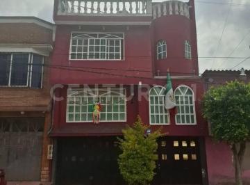 Casa · 170m² · 5 Recámaras · 2 Estacionamientos · Casa en Venta en Ecatepec