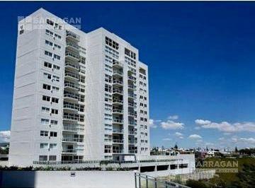 Departamento · 268m² · 3 Recámaras · 2 Estacionamientos · Departamento en Renta o Venta en Zona Campanario con Cuarto de Servicio