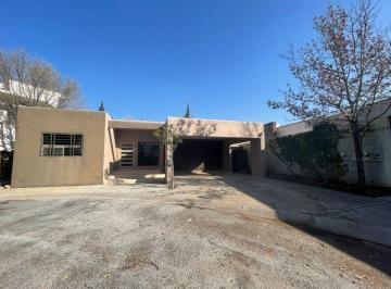 Casa de 5 habitaciones, Saltillo · Casa en Venta en Residencial Los Molinos