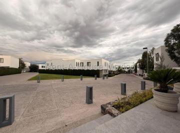 Casa de 4 habitaciones, El Marqués · Casa Renta El Refugio El Marqués Querétaro Recámara Planta Baja Amenidades Alberca Adhg