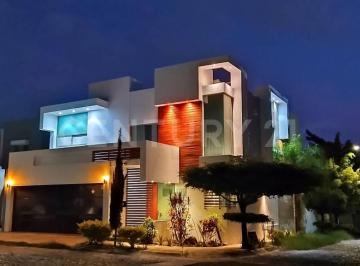 Casa · 365m² · 3 Recámaras · 3 Estacionamientos · Casa en Venta en Residencial Esmeralda Norte, Colima, Col.