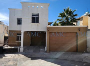 Casa · 178m² · 3 Recámaras · 1 Estacionamiento · Casa en Venta en Hacienda Isabela