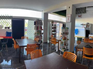 Local comercial · 130m² · 2 Estacionamientos · Renta de Local en Av Xcaret, Plaza Las Palmas, Cancún