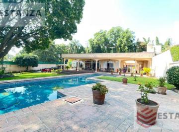Casa · 729m² · 3 Recámaras · 6 Estacionamientos · Delicias Casa - Clave Cs499