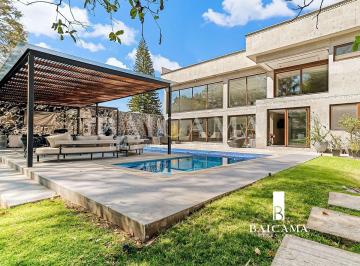 b1bf2bebc86db89a738801260481655d1490deb23c1af0fedde23d7d9f3fcace · Casa Patrimonial con Doble Altura y Terreno Excepcional de 1,790 m²