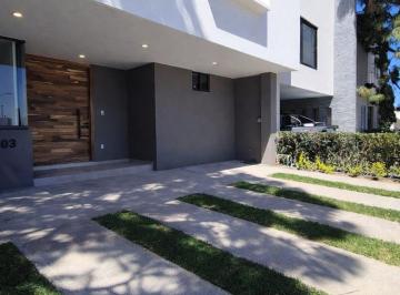 Casa en condominio de 3 habitaciones, Zapopan · Casa en Venta en Coto Novaterra, Zona Real, Zapopan Jalisco