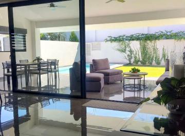 Casa de 2 habitaciones, Emiliano Zapata · Casa en Venta en un Solo Nivel en Paraíso Country Club