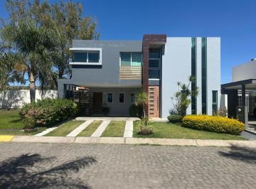 Casa de 4 habitaciones, Tlajomulco de Zúñiga · Casa Fuerte, Hermosa Casa de 4 Recámaras Junto a Parque