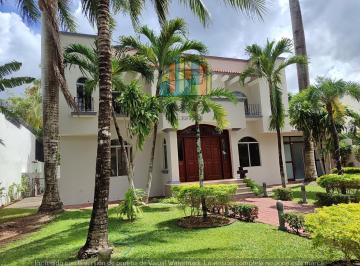 Casa · 400m² · 4 Recámaras · 2 Estacionamientos · Casa Amueblada 4 Recamaras con Alberca y Jardin en Cancun