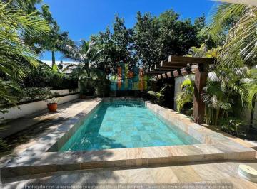 Casa · 200m² · 3 Recámaras · 1 Estacionamiento · Casa en Venta en Residencial con Alberca 3 Recamaras
