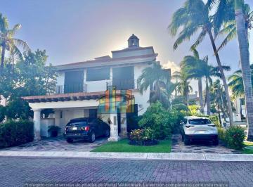 Casa · 450m² · 3 Recámaras · 4 Estacionamientos · Casa en Venta en Cancún Zona Hotelera
