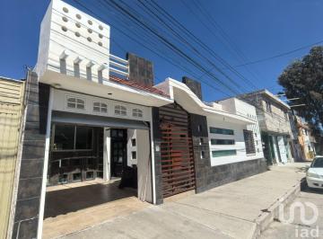 Casa · 250m² · 4 Recámaras · 1 Estacionamiento · Renta de Casa Amplia en Pachuca