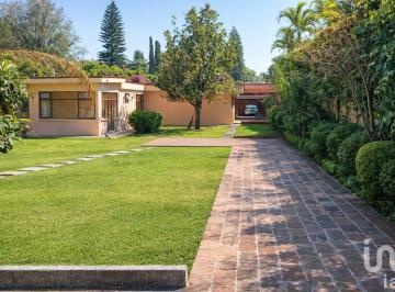 Casa · 600m² · 6 Recámaras · 10 Estacionamientos · Casa en Venta, Amplio Terreno, Col. Reforma, Cuernavaca, Morelos